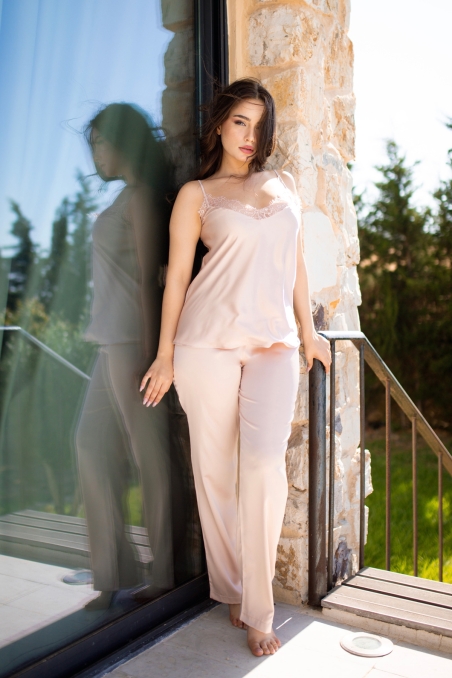 Pyjama femme 4 pièces satin – kimono imprimé & top rose nude avec dentelle