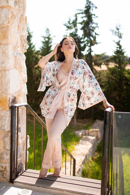 Pyjama femme 4 pièces satin – kimono imprimé & top rose nude avec dentelle