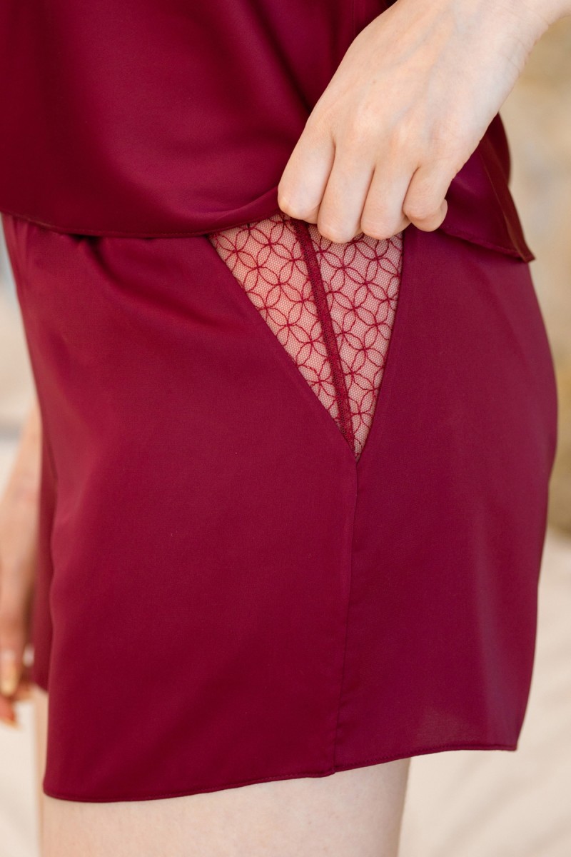 Ensemble pyjama femme caraco et short en satin avec dentelle raffinée
