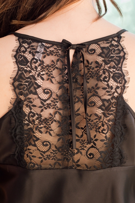 Ensemble pyjama femme caraco et short en satin avec dentelle raffinée