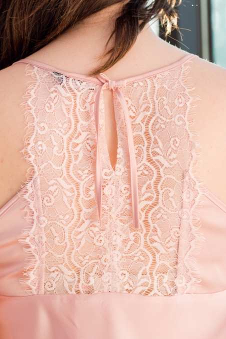 Ensemble pyjama femme caraco et short en satin avec dentelle raffinée