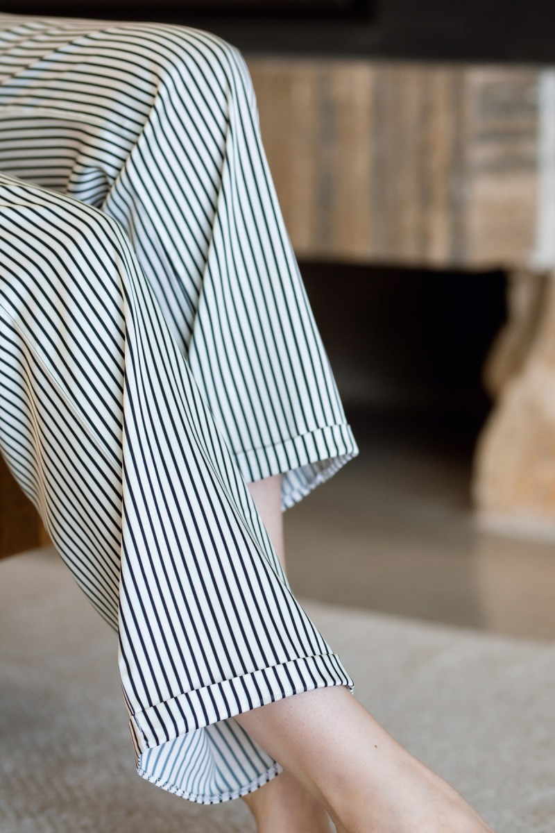 Pyjama Femme Chic Noir & Blanc – Haut Coton Dentelle + Pantalon Satin | Glossy Envy