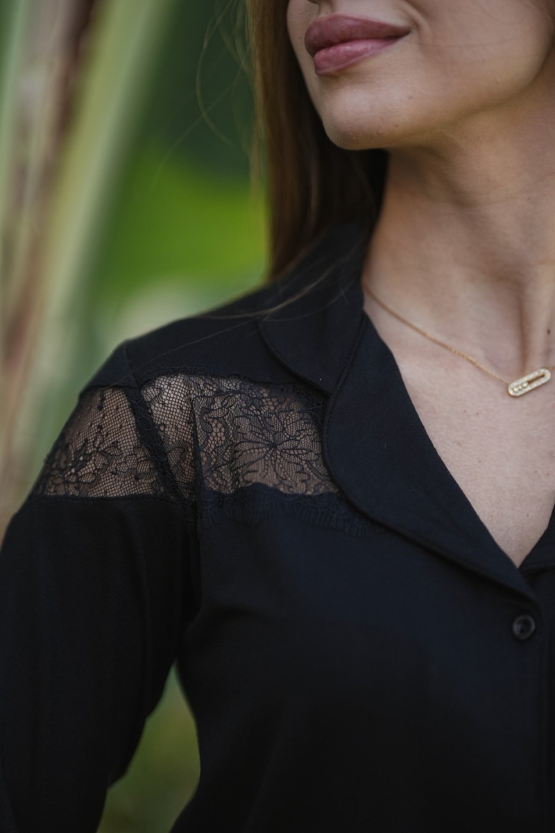 Détail boutons haut pyjama noir femme – ensemble 2 pièces haut-pantalon Glossy Envy