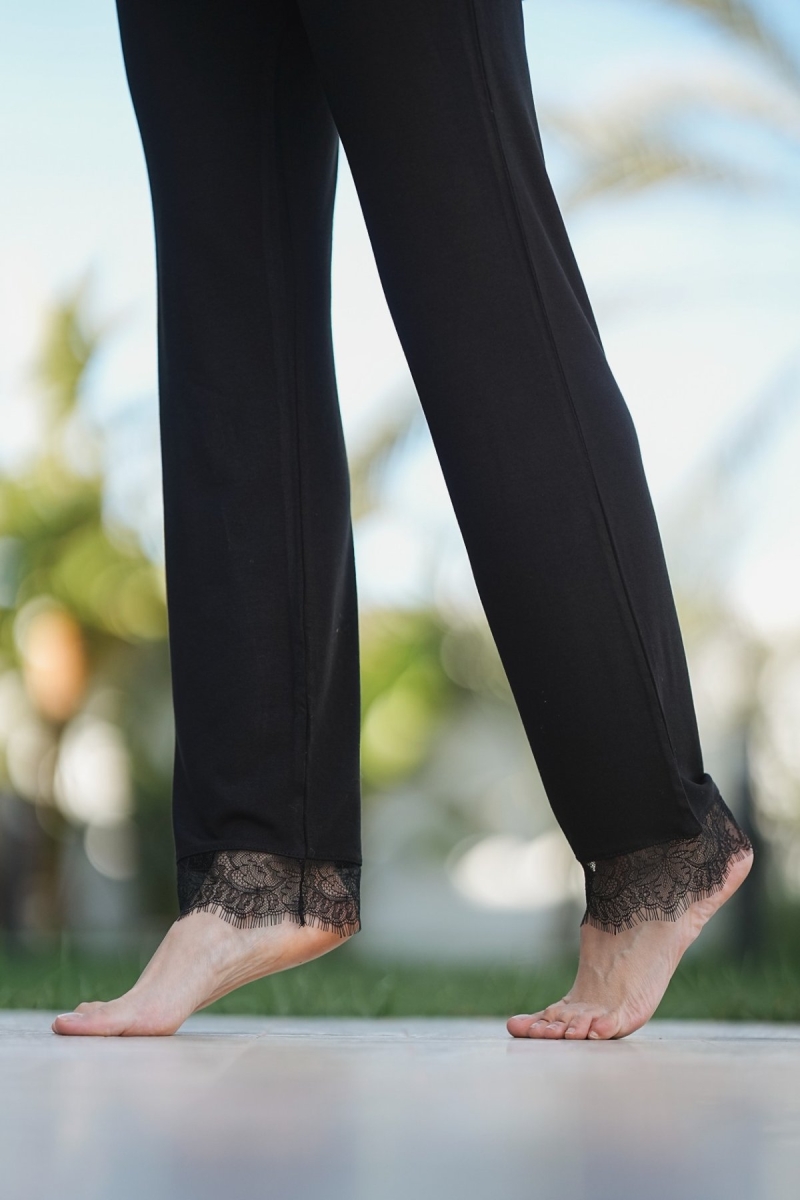 Pantalon de pyjama noir femme – coupe fluide et assorti au haut boutonné Glossy Envy