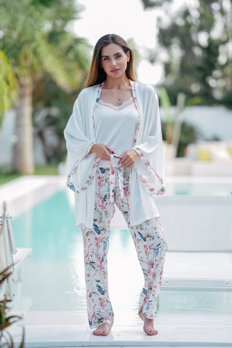 Pyjama 4 pièces blanc en satin de soie - top, short, pantalon, kimono