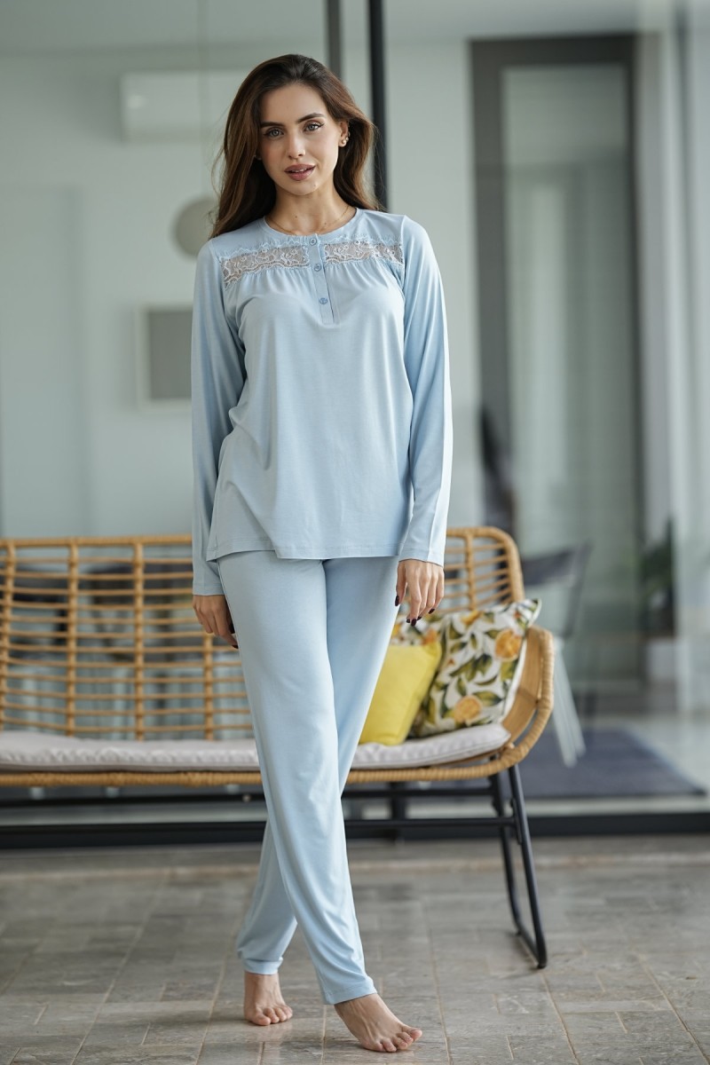 Pyjama maternité bleu ciel deux pièces sans kimono, haut dentelle et pantalon confortable Glossy Envy.
