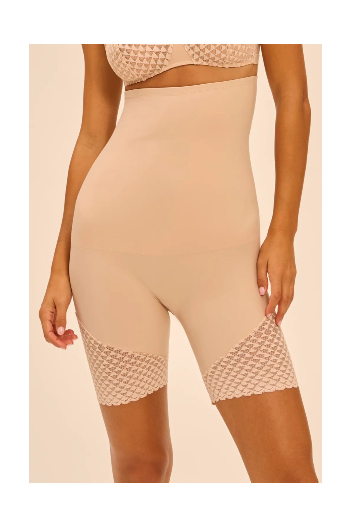 Panty gainate SUBTILE maille et dentelle française chair