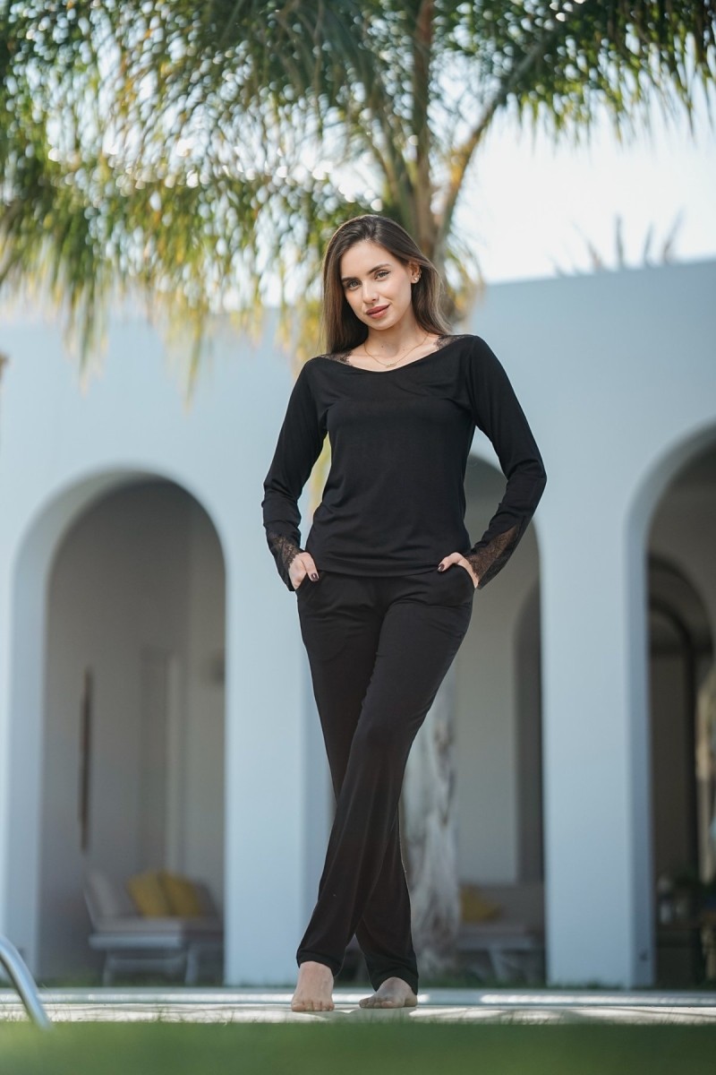 Pyjama 2 pièces noir pour femme, pull col dentelle et pantalon confortable – Glossy Envy.